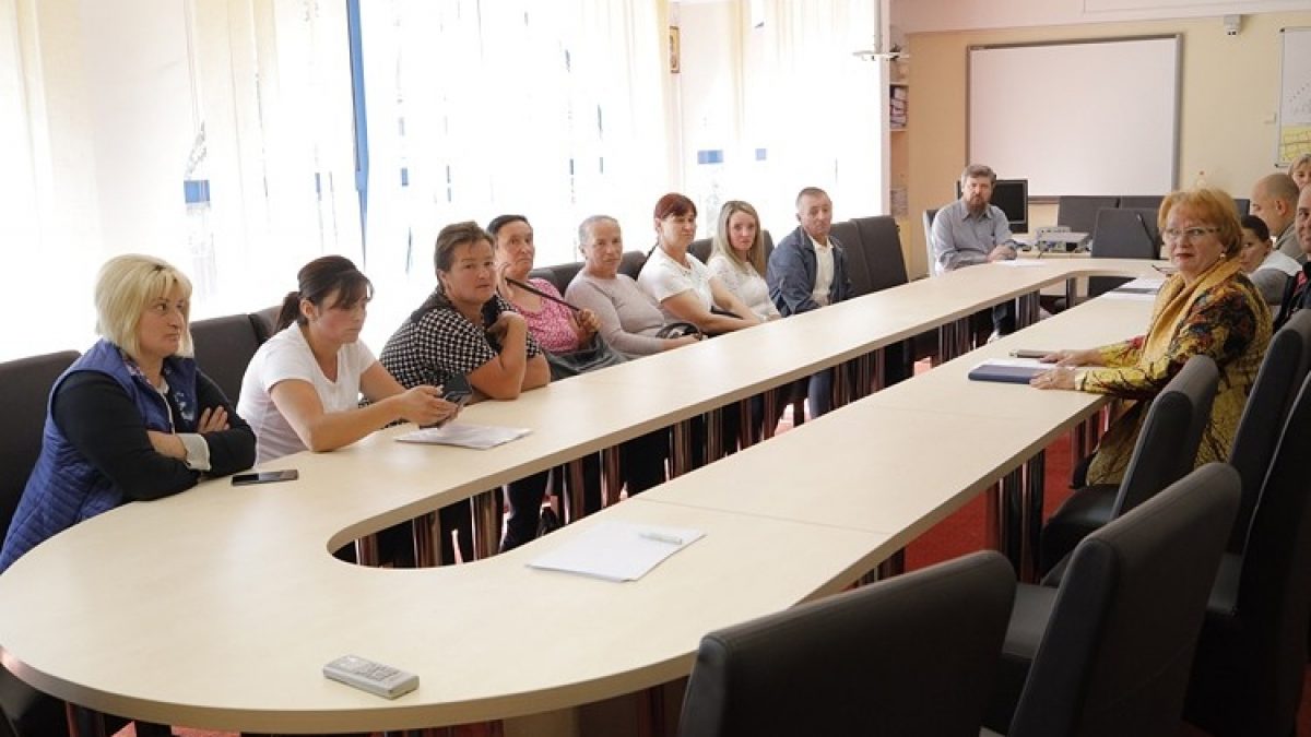 Conducerea INSPECTORATULUI școlar se află la BORȘA pentru a rezolva CRIZA școlii Gârlea, închisă din cauza condițiilor INSALUBRE