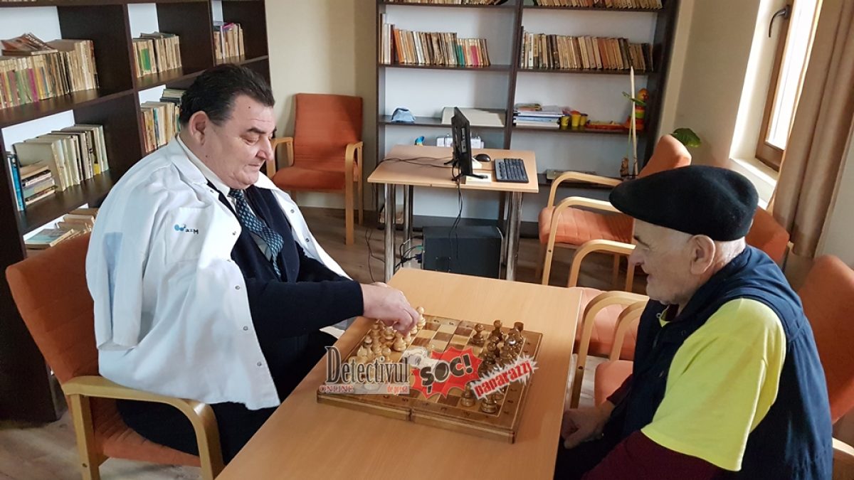 Centrul social din COROIENI – locul unde BĂTRÂNII se simt MAI BINE ca ACASĂ. Faceți CUNOȘTINȚĂ cu oamenii FANTASTICI de aici: scriu poezii, fac sport la 78 de ani și joacă șah cu… primarul Gavril Ropan!