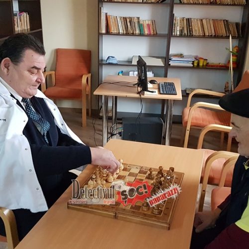 Centrul social din COROIENI – locul unde BĂTRÂNII se simt MAI BINE ca ACASĂ. Faceți CUNOȘTINȚĂ cu oamenii FANTASTICI de aici: scriu poezii, fac sport la 78 de ani și joacă șah cu… primarul Gavril Ropan!