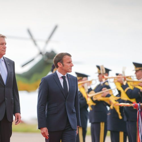 Președintele Iohannis: “I-am mulțumit Președintelui Macron pentru prezența militarilor francezi în țara noastră”