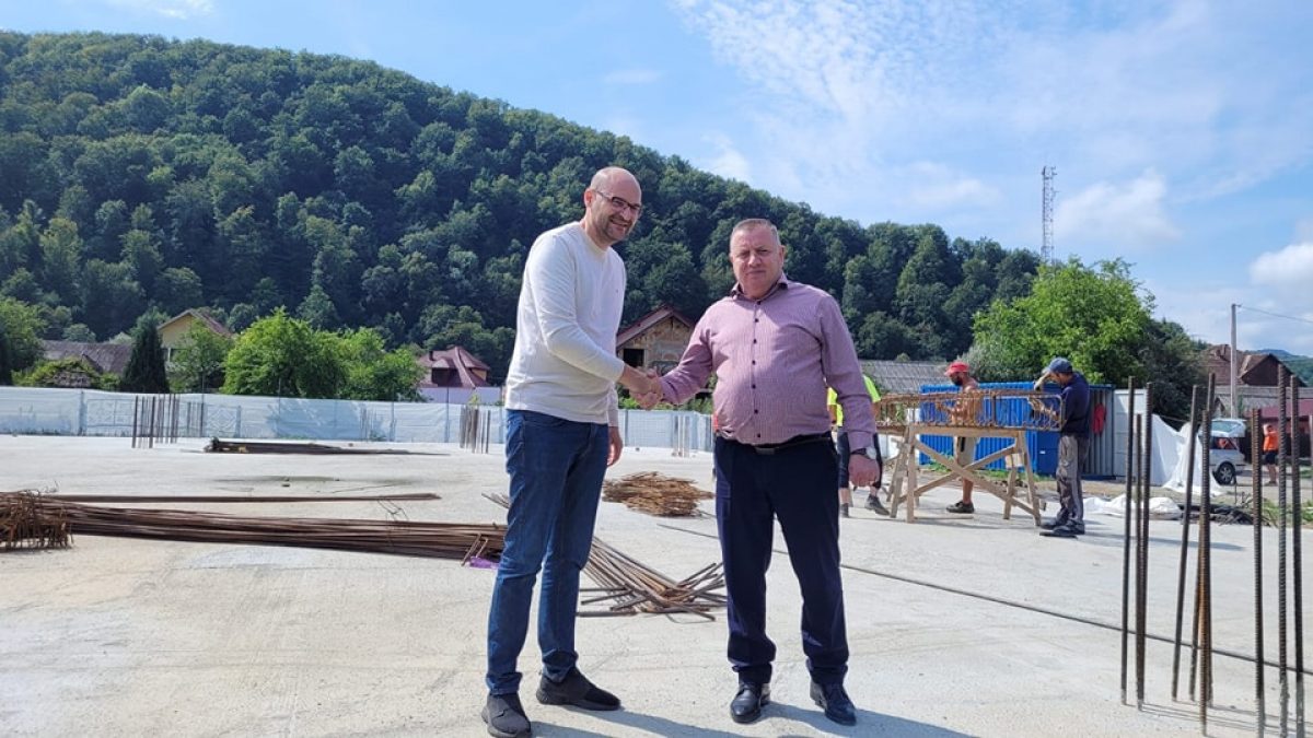Florin Alexe, deputat PNL: Se LUCREAZĂ intens la sala de sport școlară din satul Bistra