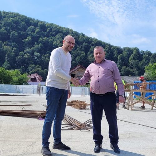 Florin Alexe, deputat PNL: Se LUCREAZĂ intens la sala de sport școlară din satul Bistra