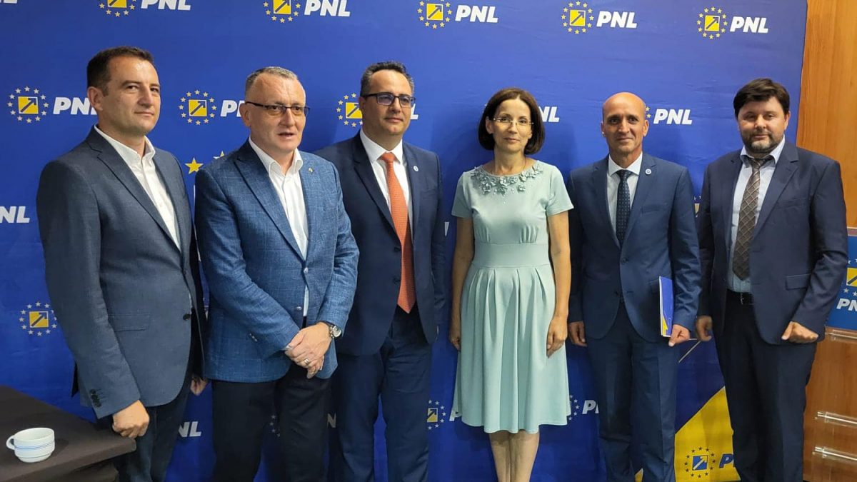BRAȘOV. Conferința PNL pentru dezbaterea  proiectelor de legi ale EDUCAȚIEI