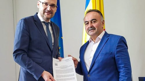 S-a semnat contractul pentru modernizarea rețelei stradale în comuna Băsești. Valoarea totală a investiției este de 10.757.139,06 lei