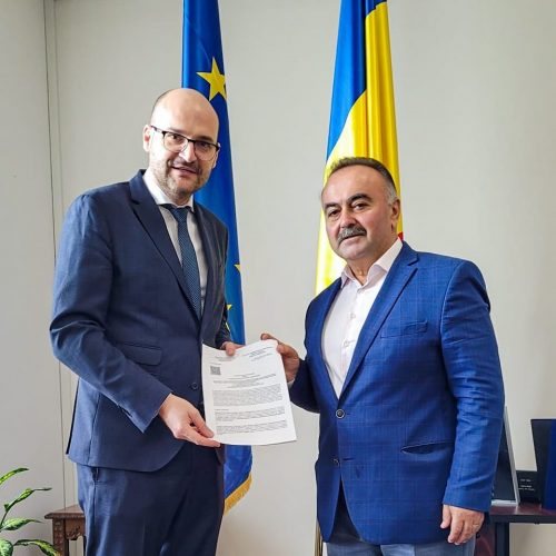 S-a semnat contractul pentru modernizarea rețelei stradale în comuna Băsești. Valoarea totală a investiției este de 10.757.139,06 lei