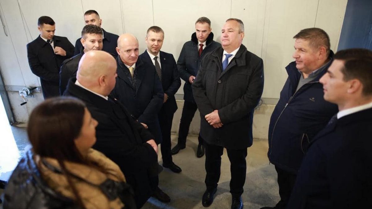 Delegația guvernamentală condusă de premierul Nicolae Ciucă a vizitat două companii importante pentru dezvoltarea Maramureșului