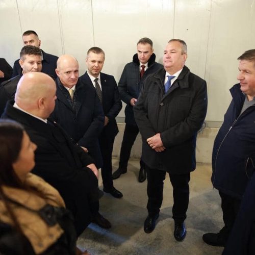 Delegația guvernamentală condusă de premierul Nicolae Ciucă a vizitat două companii importante pentru dezvoltarea Maramureșului