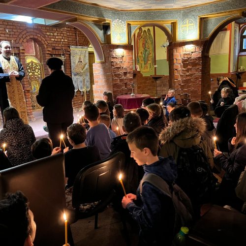1.126 de copii l-au PRIMIT pe HRISTOS la Biserica Buna Vestire din Baia Mare prin Sfânta SPOVEDANIE
