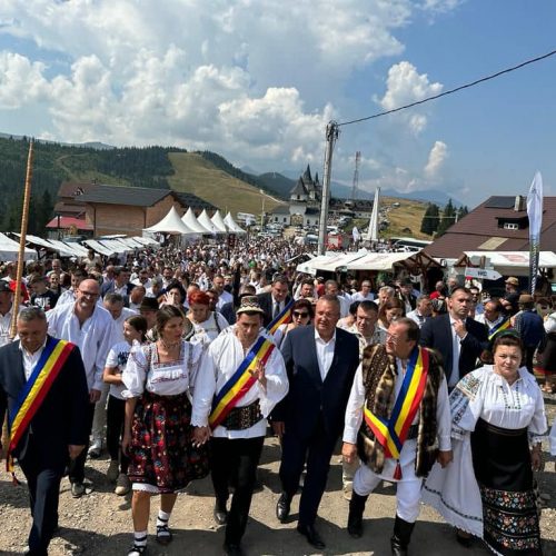 Nicolae Ciucă, la Hora de la Prislop: M-am bucurat să fiu înconjurat de atât de mulți oameni harnici și gospodari
