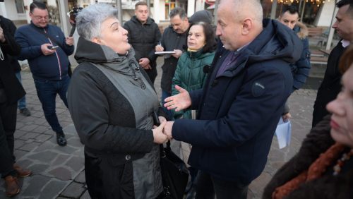 Primarul interimar Doru Dăncuș și șefii de servicii din Primăria Baia Mare, în audiență la cetățeni: prima întâlnire a fost în Cartierul Săsar