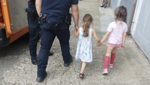 Două fetițe de 5 ani căutate de părinți, găsite de jandarmii maramureșeni