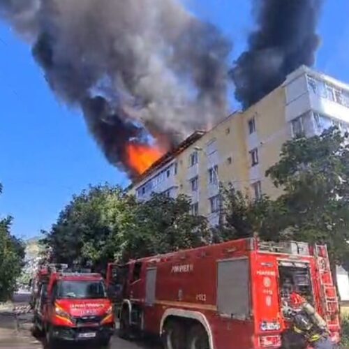 INCENDIU la un bloc de LOCUINȚE 