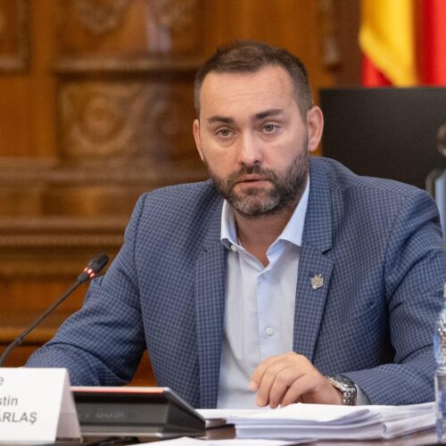 Peste 250 de kilograme de MERE din livada proprie și 160 de SALTELE noi, DONATE copiilor din Galați de senatorul Cristian Niculescu Țâgârlaș