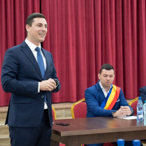 Am participat, alături de colegii mei, la ceremonia de ÎNVESTIRE a doi PRIMARI LIBERALI care au CÂȘTIGAT primul MANDAT- Ionel Bogdan