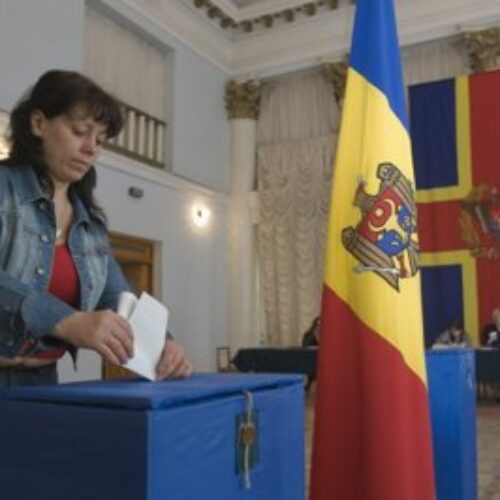 ȘOC! în Republica Moldova: DOI se BAT și Putin câștigă? PARȚIALE : “NU”: 51.46% la Referendumul pro-UE! Maia Sandu CONDUCE detașat dar va fi TURUL II la PREZIDENȚIALE