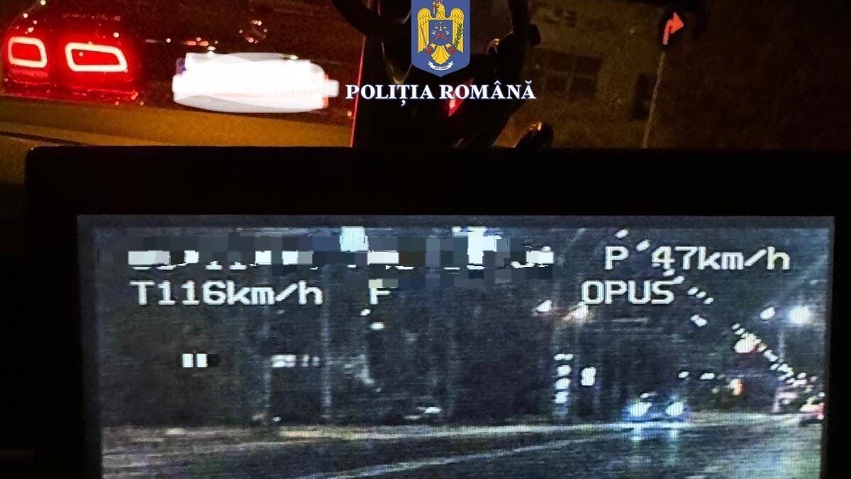 Doi tineri, ambii de 19 ani, au fost surprinși de polițiștii din Baia Mare la volanul aceluiași autoturism, în timp ce încălcau normele rutiere