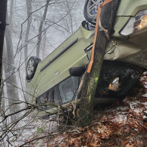 Accident rutier, un autoturism a derapat în afara părții carosabil