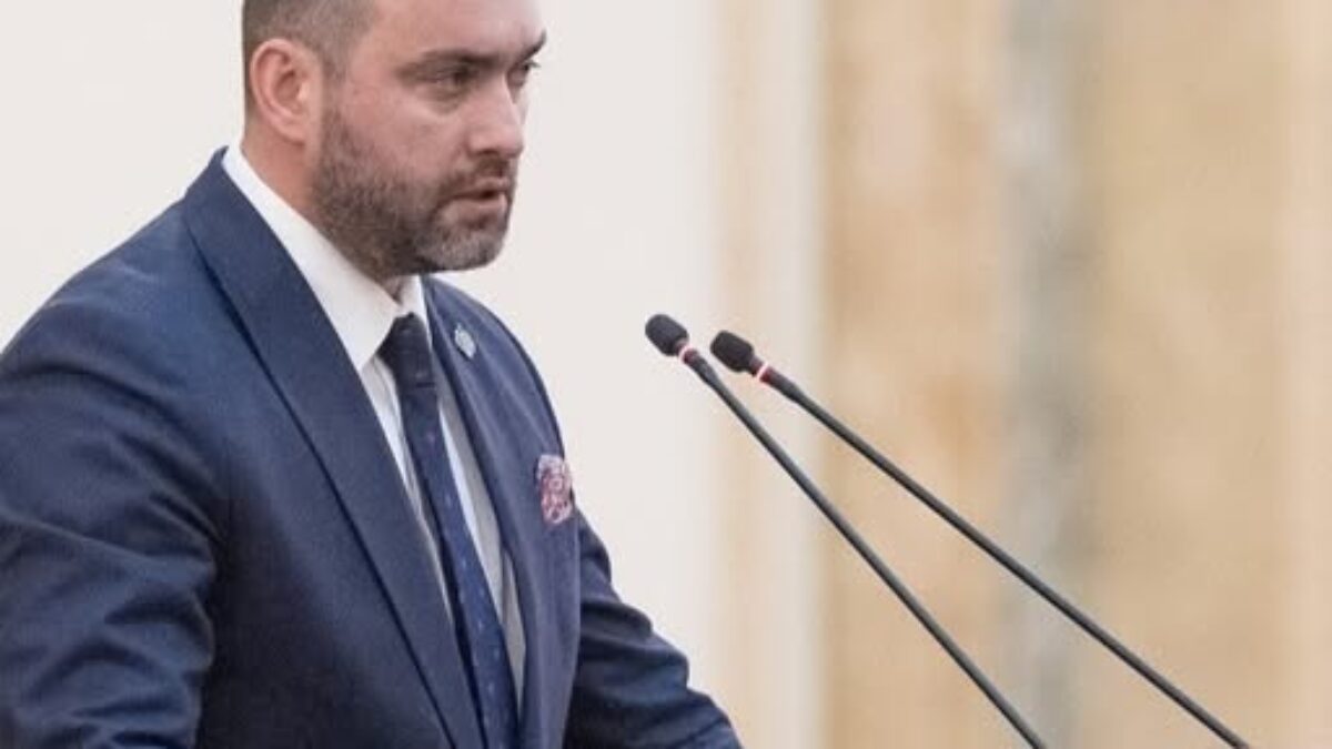 Senatorul Cristian Niculescu Țâgârlaș – În calitate de președinte al Comisiei pentru cultură și media din Senat, urmăresc invazia mesajelor antieuropene și anticonstituționale în spațiul online românesc și caut soluții legale care să limiteze aceste interferențe străine