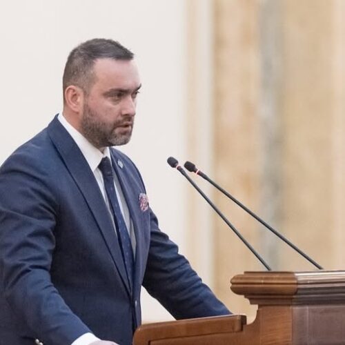 Senatorul Cristian Niculescu Țâgârlaș – În calitate de președinte al Comisiei pentru cultură și media din Senat, urmăresc invazia mesajelor antieuropene și anticonstituționale în spațiul online românesc și caut soluții legale care să limiteze aceste interferențe străine