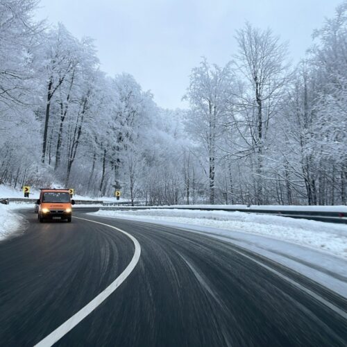 Maramureș. Condiții meteorologice și starea drumurilor. Curg sloiuri de gheață pe râurile Mara, Iza și Tisa. Drumurile naționale și județene sunt curate