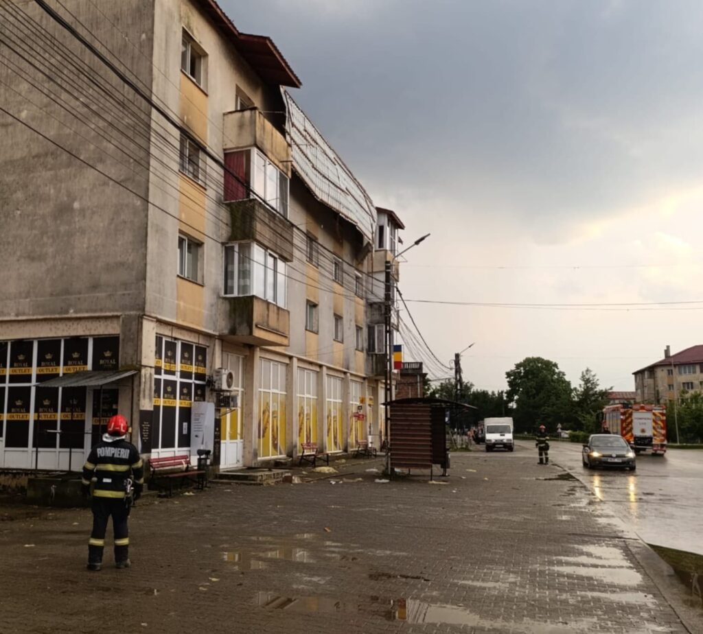 522586725_1291928069266779_1611948215524875060_n-1024x924 Maramureș. Pagube la Țicău, după furtună! Nu este curent în mai multe localități. Echipele Electrica sunt în teren!