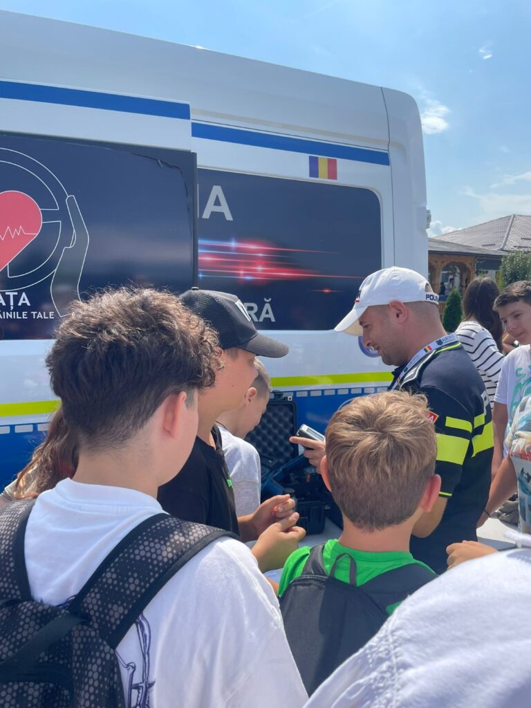 1000144878-768x1024 Peste 300 de copii în Tabăra Juridică de Vară, organizată de Baroul Maramureș, alături de polițiștii maramureșeni