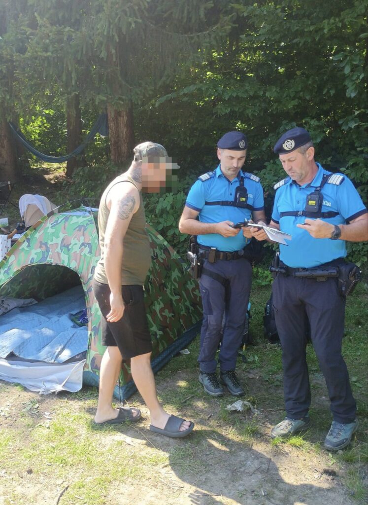 1000146557-747x1024 Amendă pentru foc și pescuit ilegal la Firiza: jandarmii continuă acțiunile de control