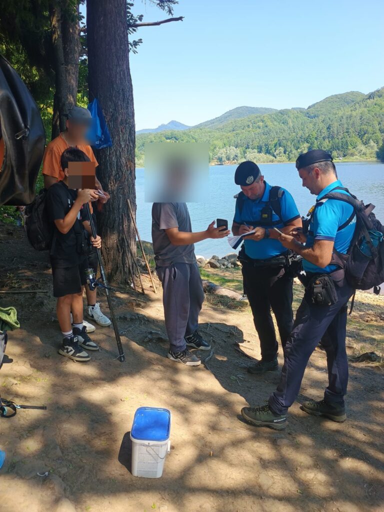 1000146572-768x1024 Amendă pentru foc și pescuit ilegal la Firiza: jandarmii continuă acțiunile de control