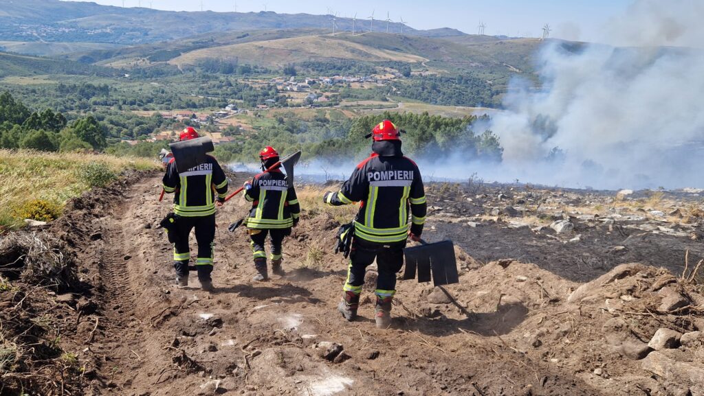 1000150104-1024x577 Pompierii români, în prima linie a luptei cu incendiile din Spania: ziua a patra de intervenție în Ourense