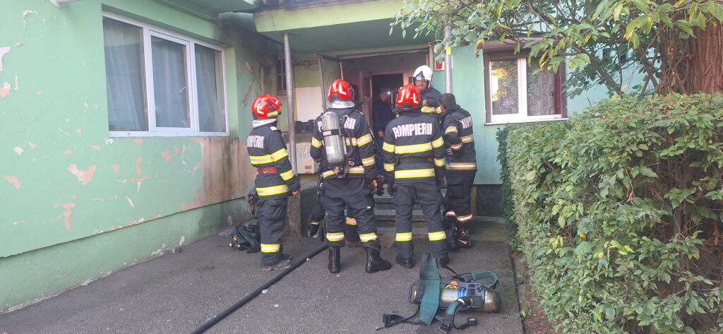 1000156790-1024x473 Incendiu la parterul unui bloc din Baia Mare, bărbat imobilizat la pat, cu arsuri grave