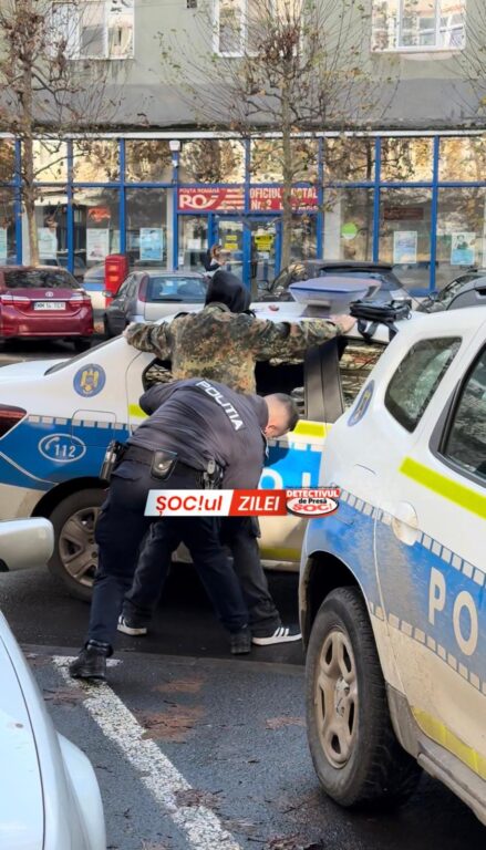 1000174039-439x768 SĂLTAT de poliție după ce l-a ÎMBRÂNCIT și împiedicat pe Detectivul să filmeze cum o copilă, desculță, era obligată de mama sa să cerșească!