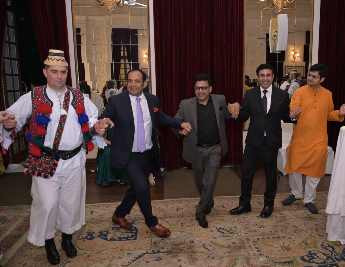 589901129_1164721602512162_6574909704056847161_n-1200x929 Ambasada României în India mulțumește senatorului Cristian Niculescu Țâgârlaș și Ansamblului Național Transilvania pentru promovarea culturii române la celebrarea Zilei Naționale, într-un eveniment cu peste 400 de înalți oficiali la New Delhi