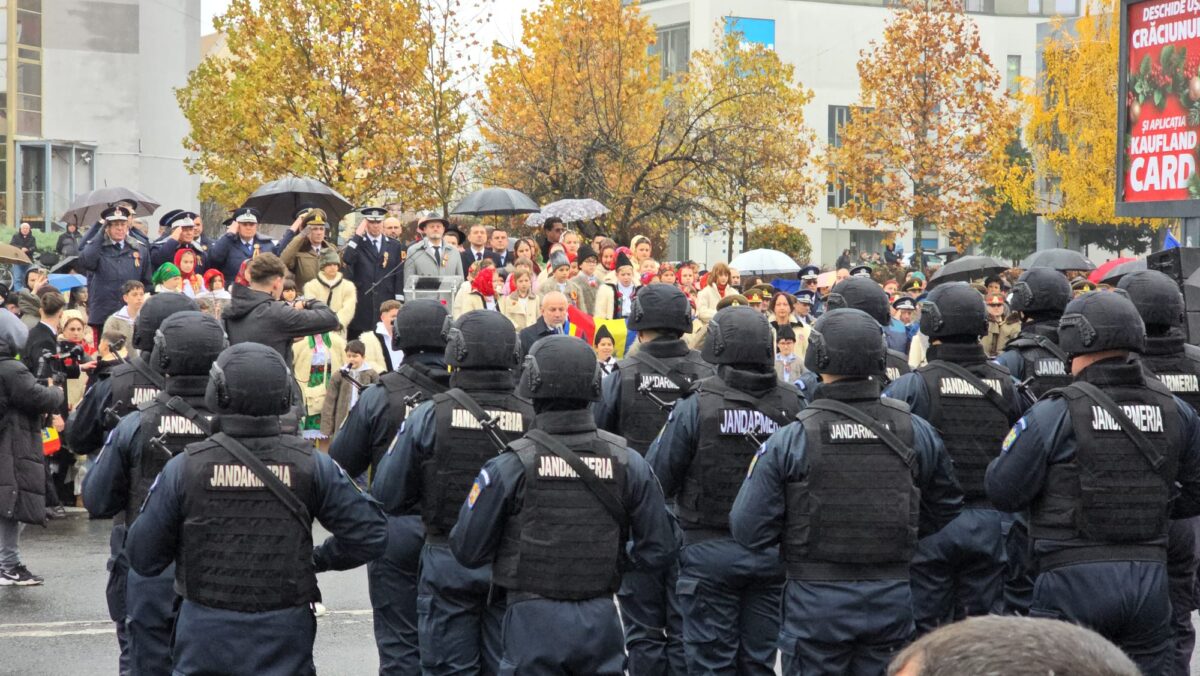 1000177685-1200x676 La Mulți Ani, România! Jandarmii maramureșeni, prezenți la ceremoniale și în slujba cetățenilor