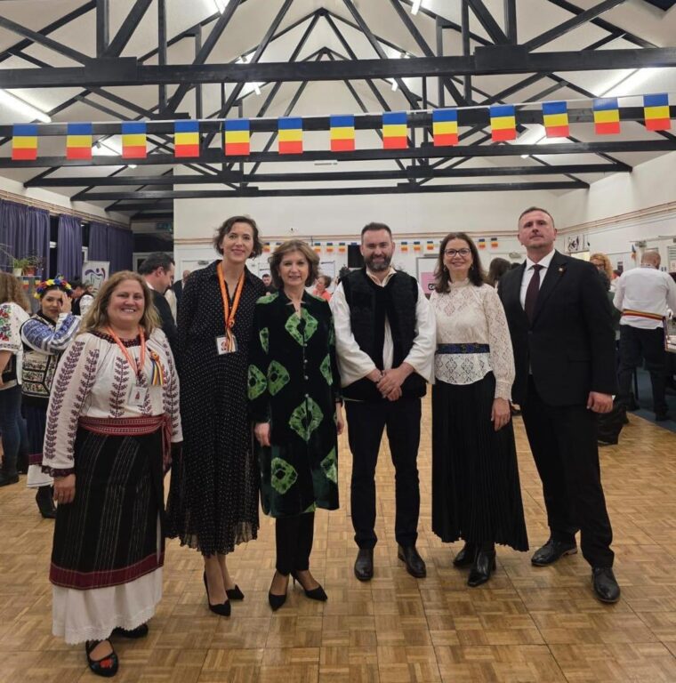 1000178094-e1764705097628-760x768 Maramureșul, sărbătorit la Londra de Ziua Națională: comunitatea românească a vibrat pe ritmuri tradiționale