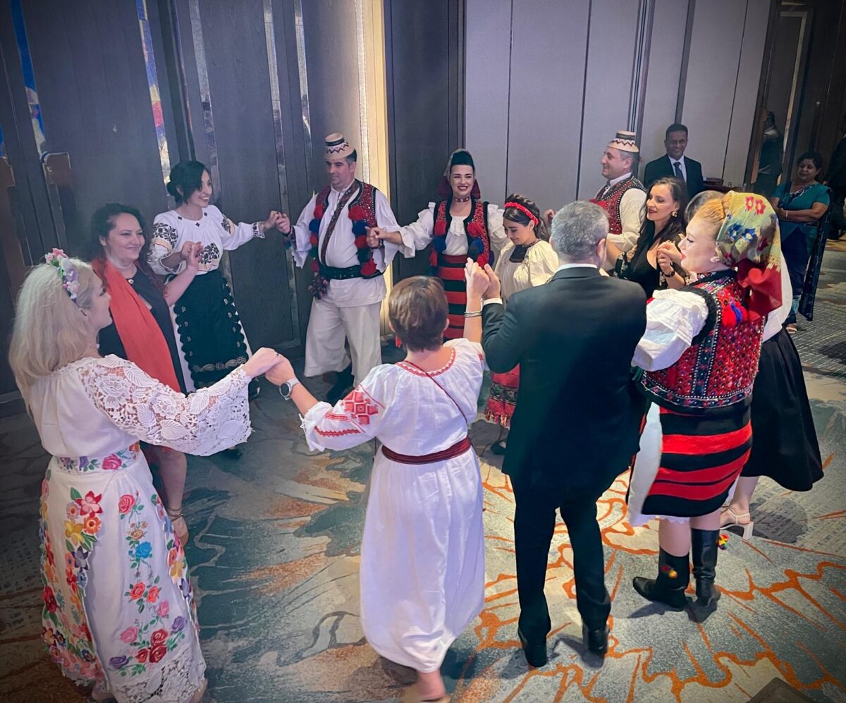 588832366_122149308344942085_1427952368188587981_n-1200x997 După India, Sri Lanka aplaudă România: Ambasada de la Colombo își exprimă recunoștința față de senatorul Cristian Niculescu Țâgârlaș și Ansamblul Național Transilvania pentru spectacolul care a cucerit publicul de Ziua Națională a României