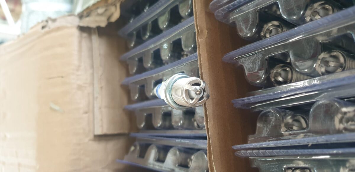 IMG-20251202-WA0024-e1764845573518-1200x583 Transport uriaș de bujii contrafăcute, de aproape 5 milioane lei, blocat în Portul Constanța Sud