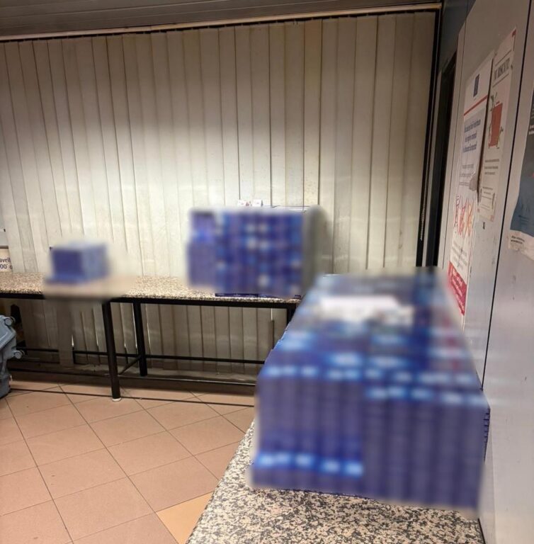 622722578_1328440542645297_9028880607846146037_n-e1769856772455-754x768 Captură de amploare pe Aeroportul Otopeni: peste 175.000 de țigarete netimbrate, aduse din Dubai