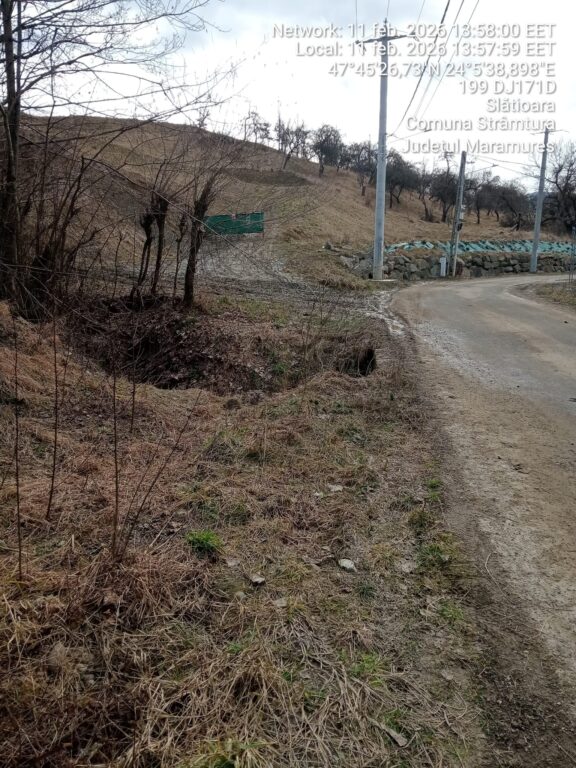 1000196170-576x768 Podeț aproape de prăbușire pe DJ186D, în sat Slătioara, comuna Strâmtura! Autoritățile intervin de urgență!