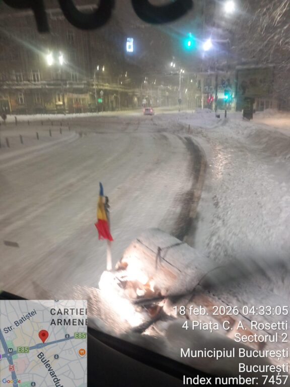638034151_1404404145064829_3786391491159329135_n-576x768 Capitala sub cod roșu de vreme severă. Intervenții în teren pentru menținerea drumurilor practicabile