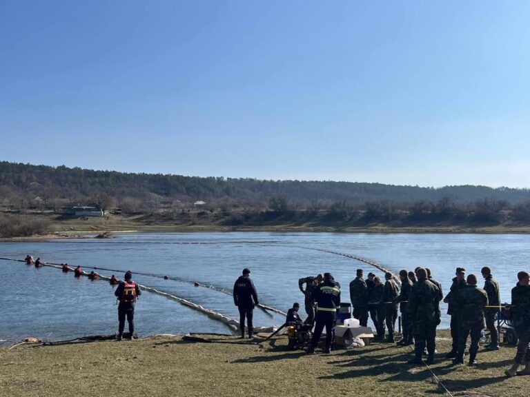 1000204085-768x576 GALERIA FOTO. România trimite noi echipamente în Republica Moldova pentru intervenția la poluarea fluviului Nistru