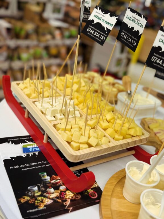 667721389_1495720688887515_7098280940738130588_n-576x768 Degustare de produse locale la Baia Mare. Lactate naturale din Maramureș, în Carrefour