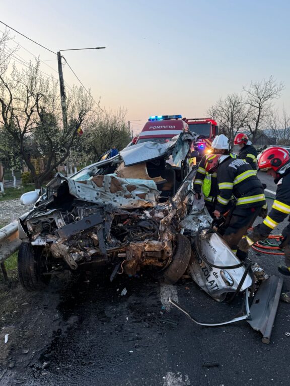 670535096_1364347462381085_2854373594948424260_n-576x768 GALERIE FOTO. Accident grav pe DN17, în județul Bistrița-Năsăud: un bărbat a murit, doi răniți după impactul cu un autobuz